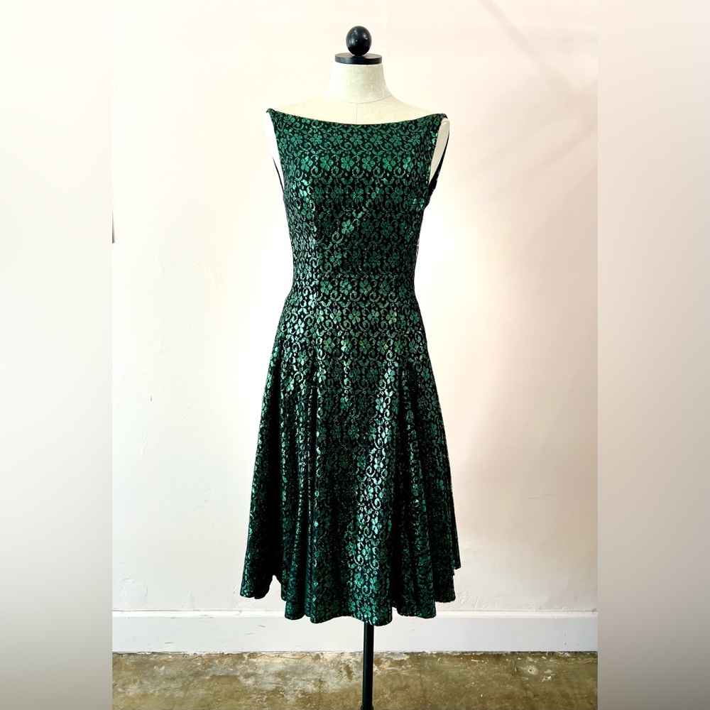 Vintage Women  boat neck dress Green Floral Black